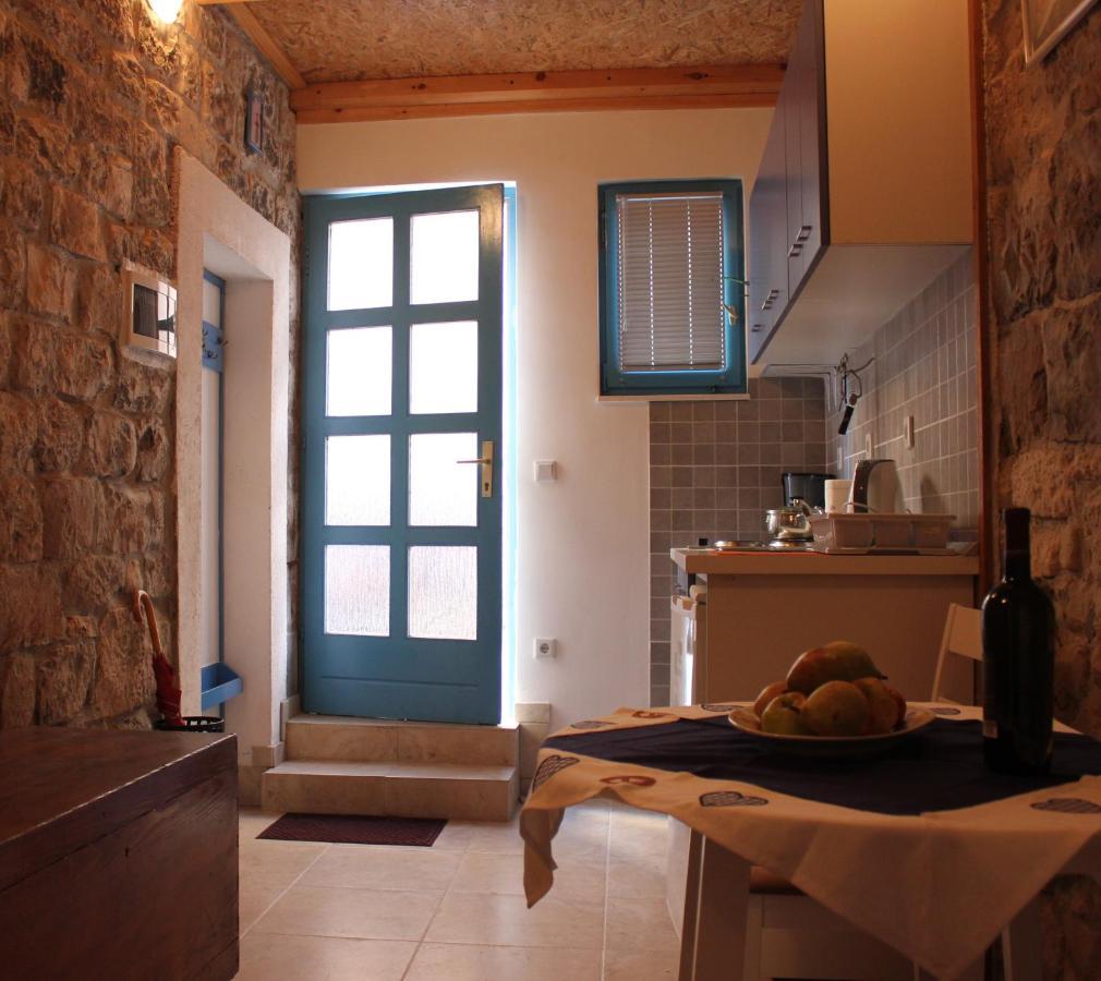Lira - Studio Apartment Трогир Экстерьер фото