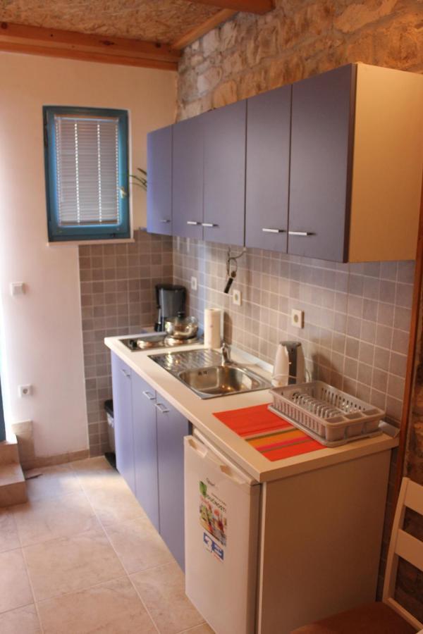 Lira - Studio Apartment Трогир Экстерьер фото